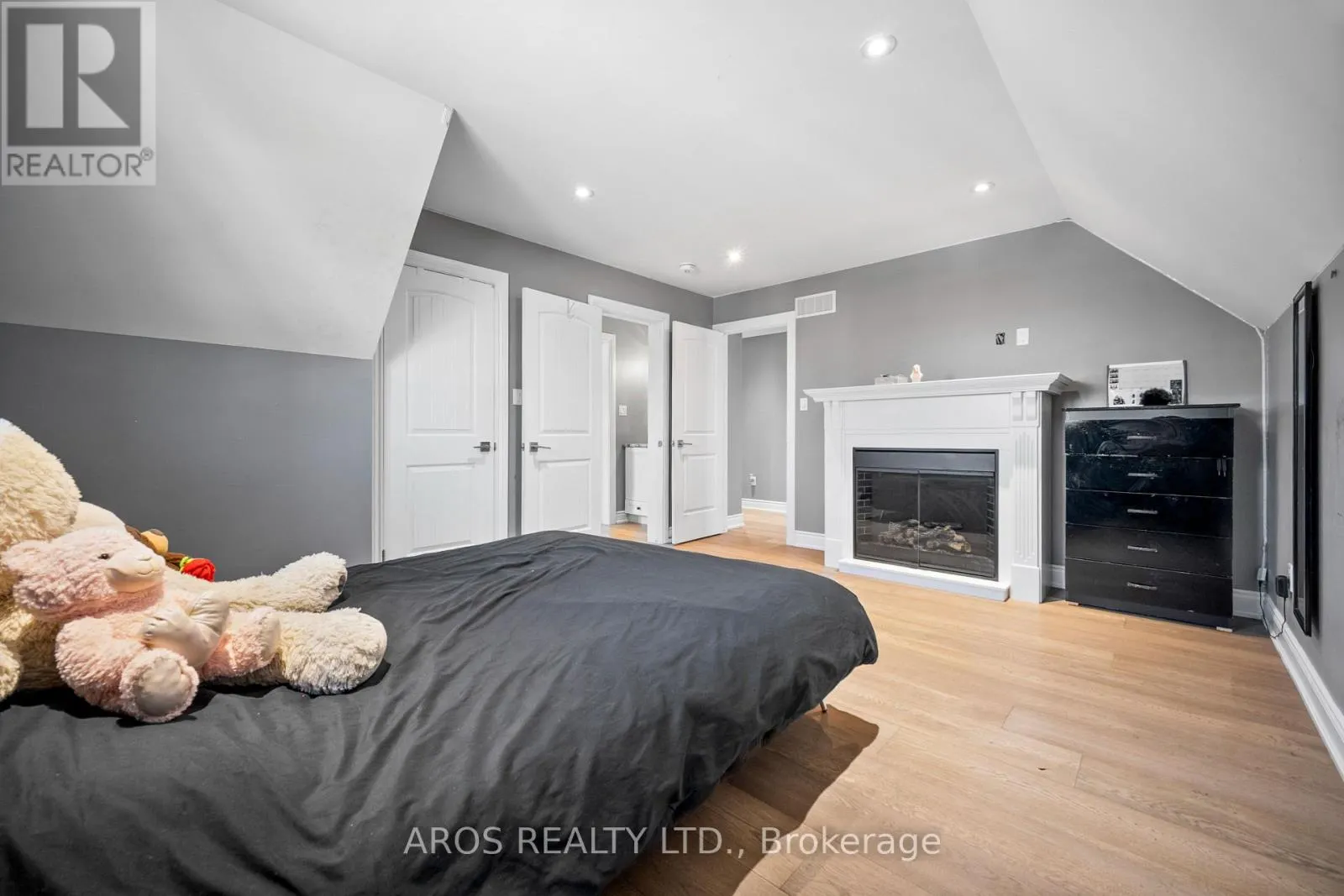 1 - 9861 GLENDON DRIVE, #1