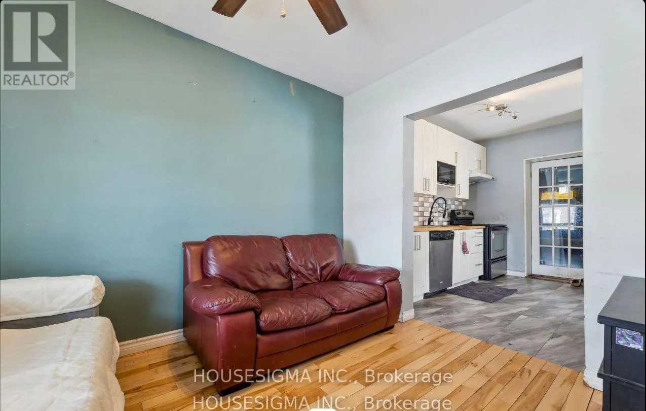 635 BROWN STREET