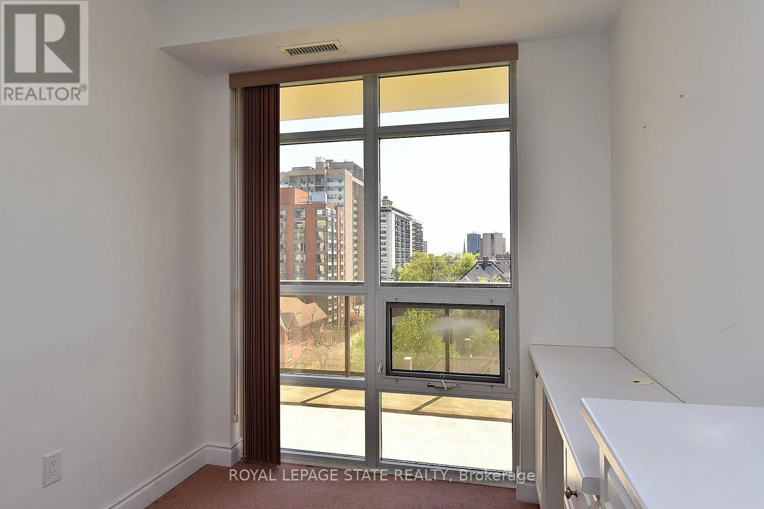 604 - 90 CHARLTON AVENUE W