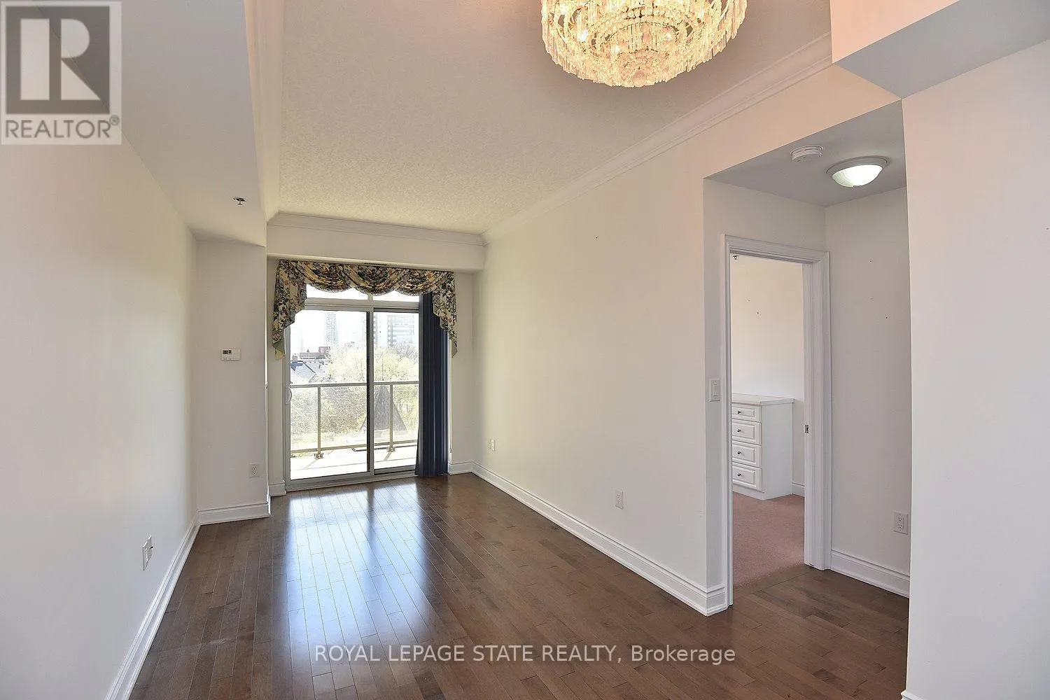 604 - 90 CHARLTON AVENUE W