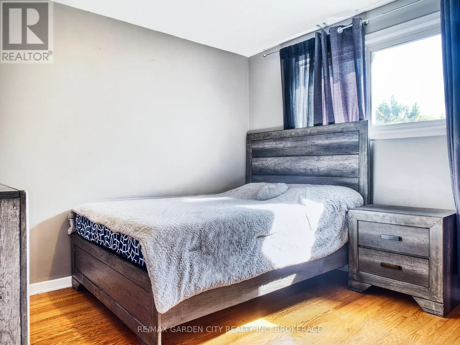 12 PRINCEWAY DRIVE