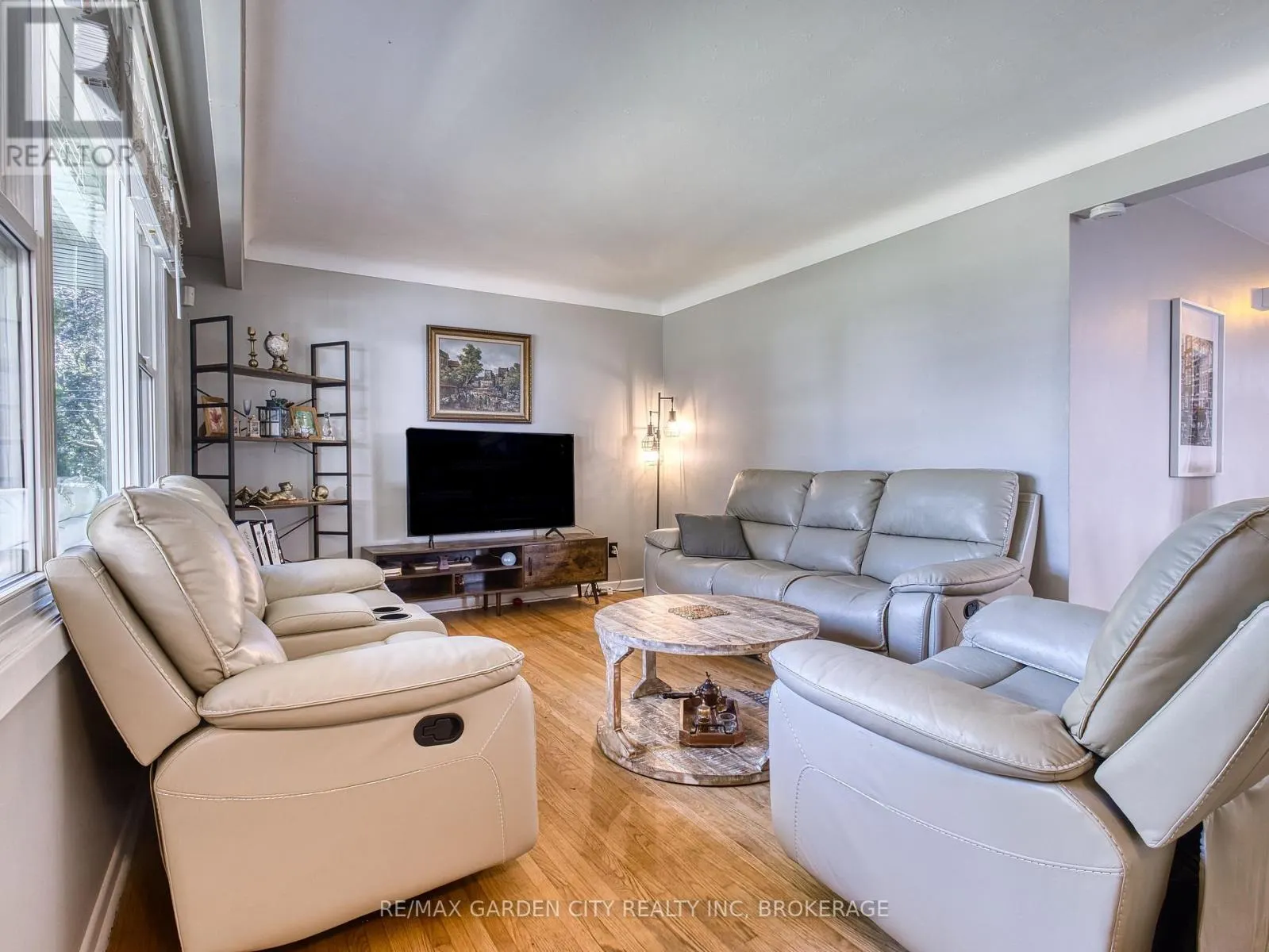 12 PRINCEWAY DRIVE