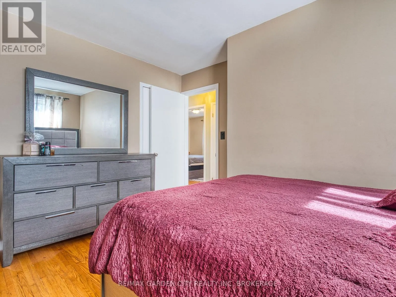 12 PRINCEWAY DRIVE