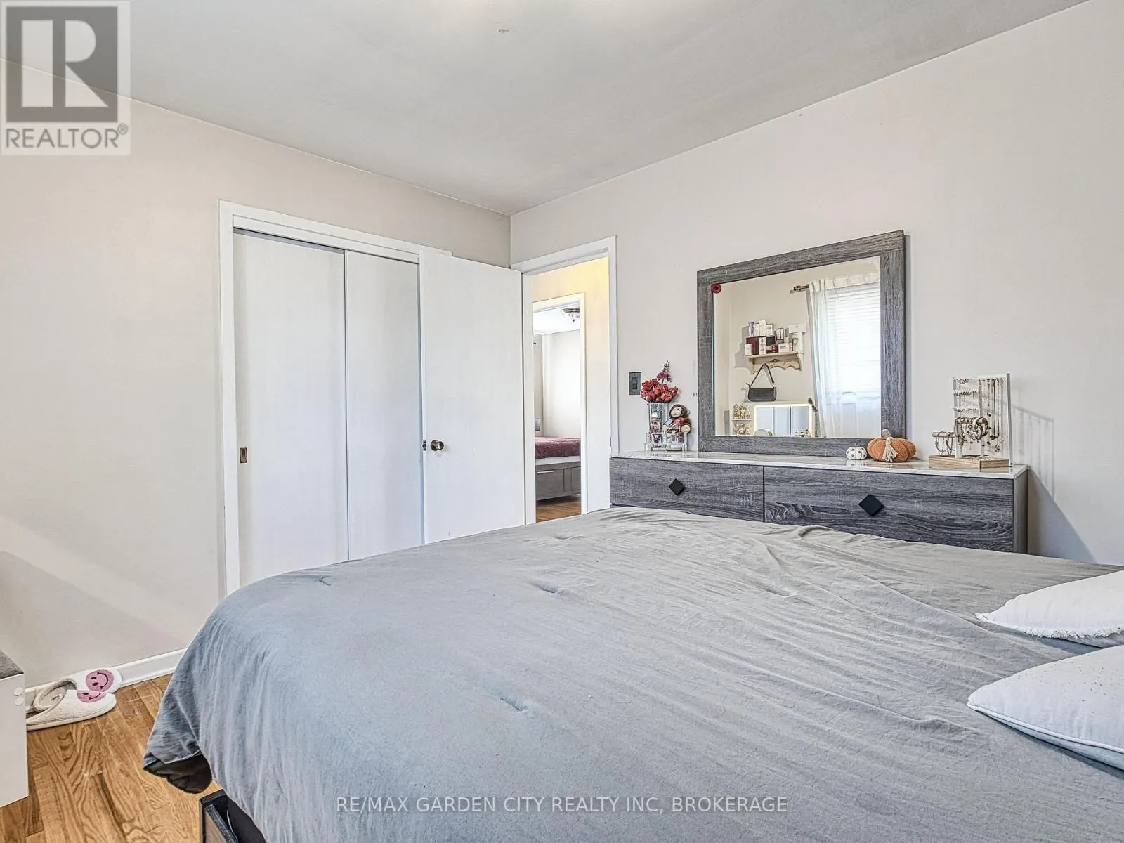 12 PRINCEWAY DRIVE
