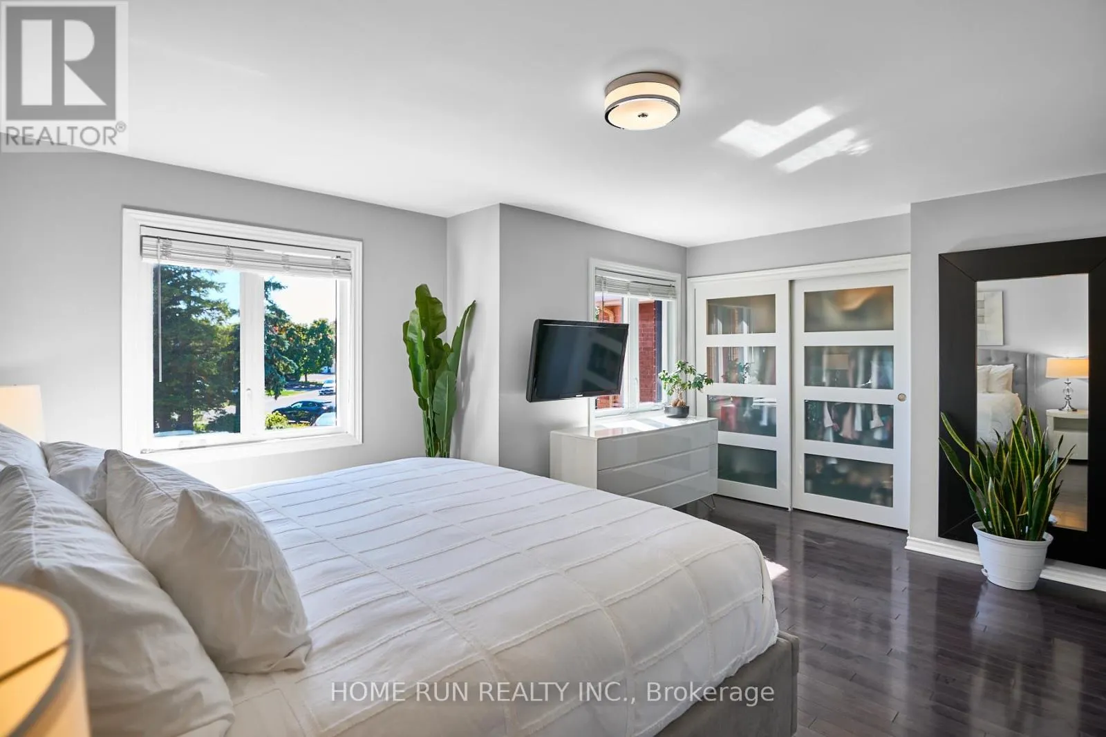 21 LONGBOAT COURT