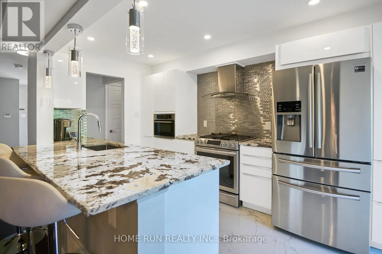 21 LONGBOAT COURT