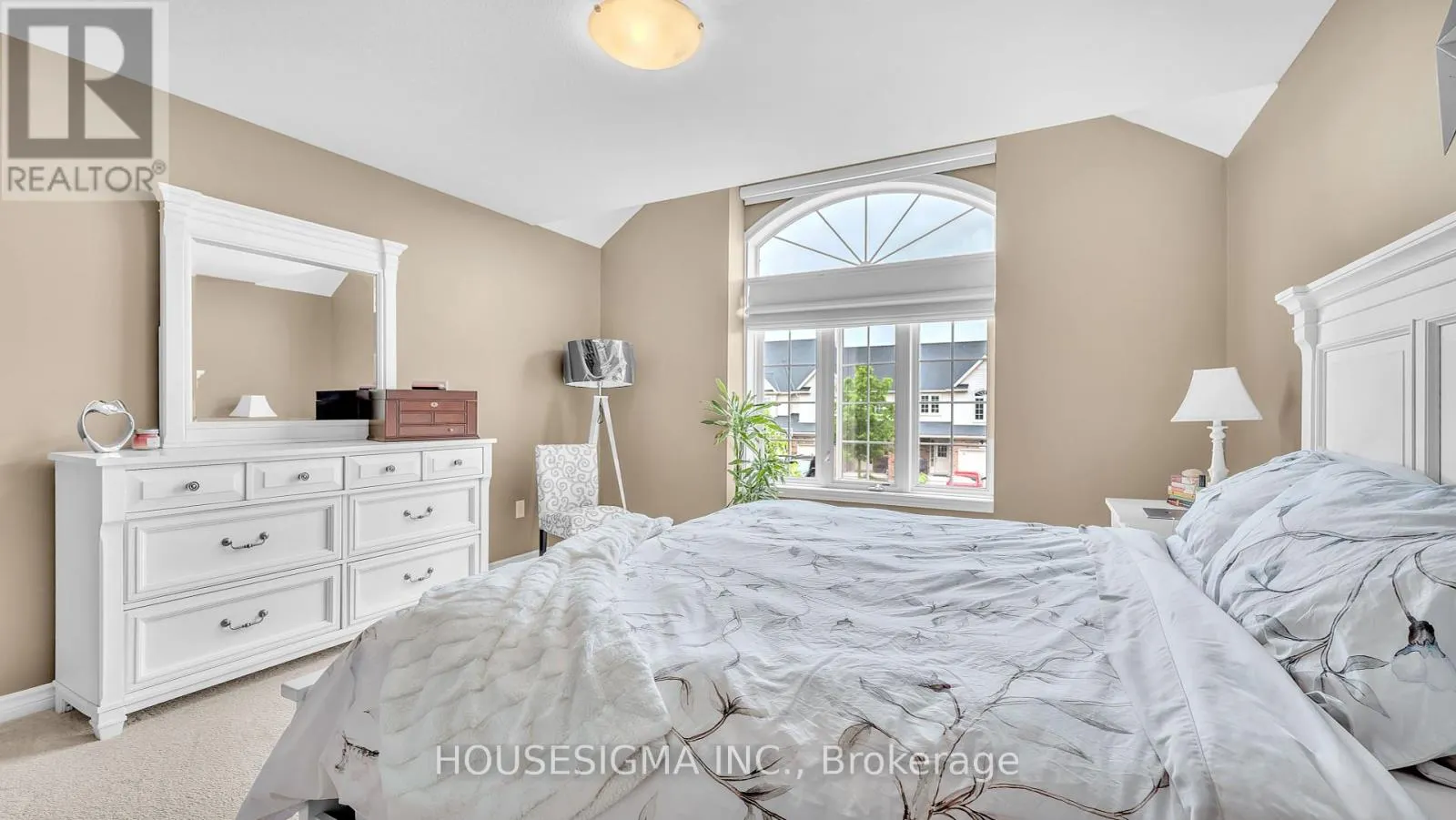 939 SILVERFOX CRESCENT