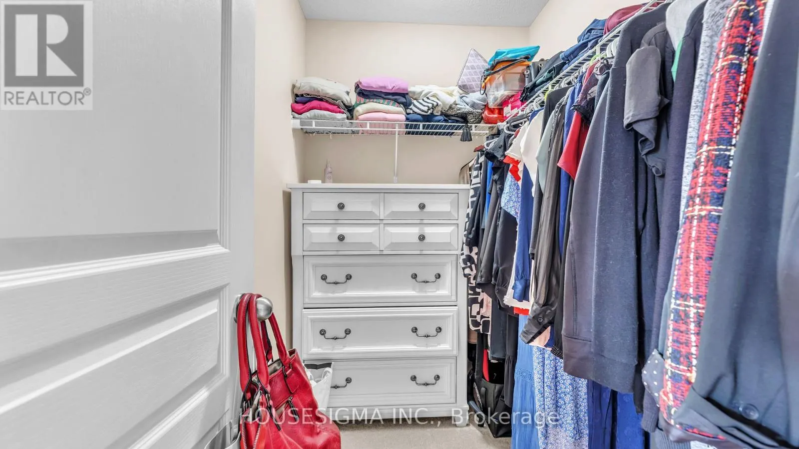 939 SILVERFOX CRESCENT