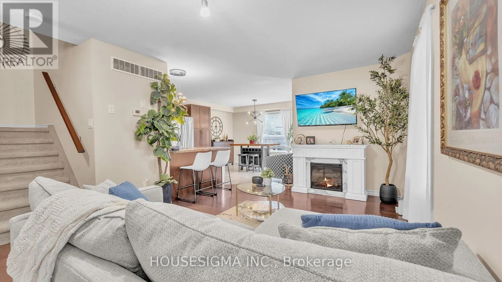 939 SILVERFOX CRESCENT
