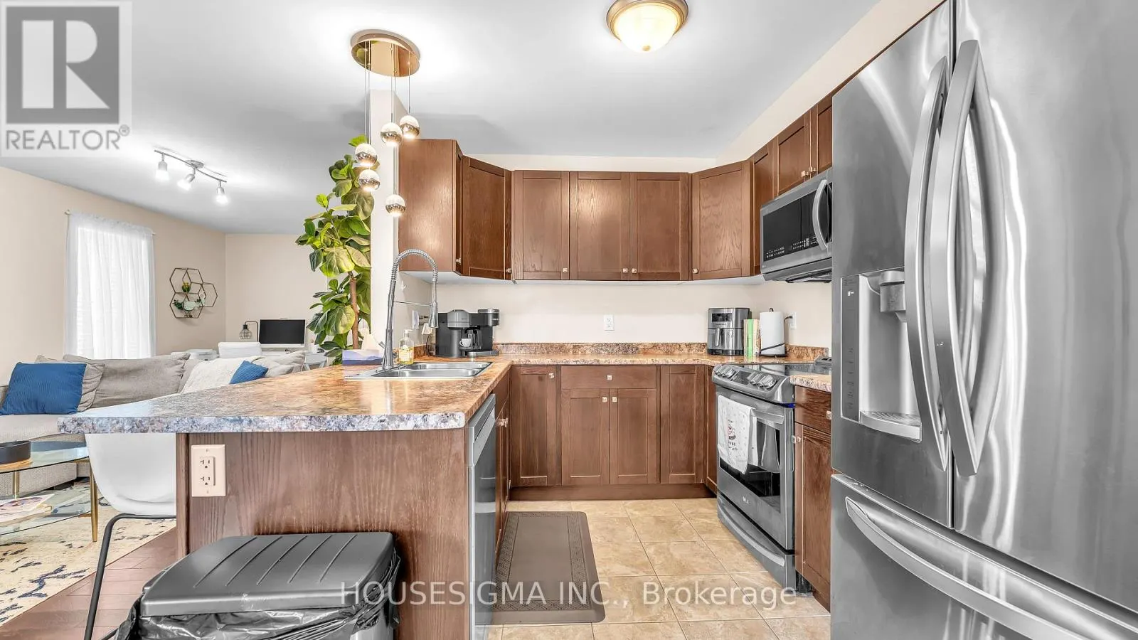 939 SILVERFOX CRESCENT