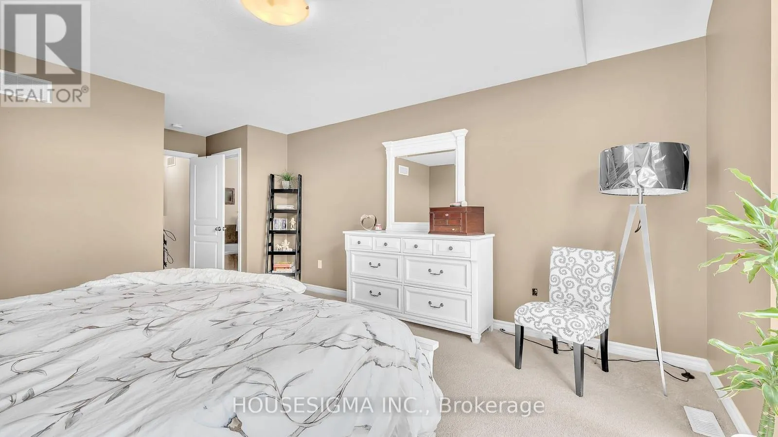 939 SILVERFOX CRESCENT