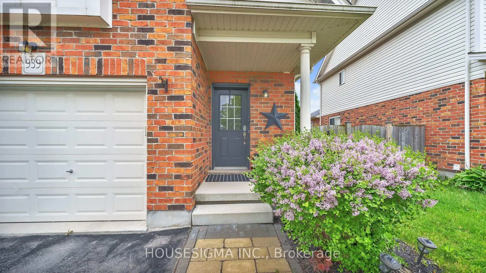 939 SILVERFOX CRESCENT