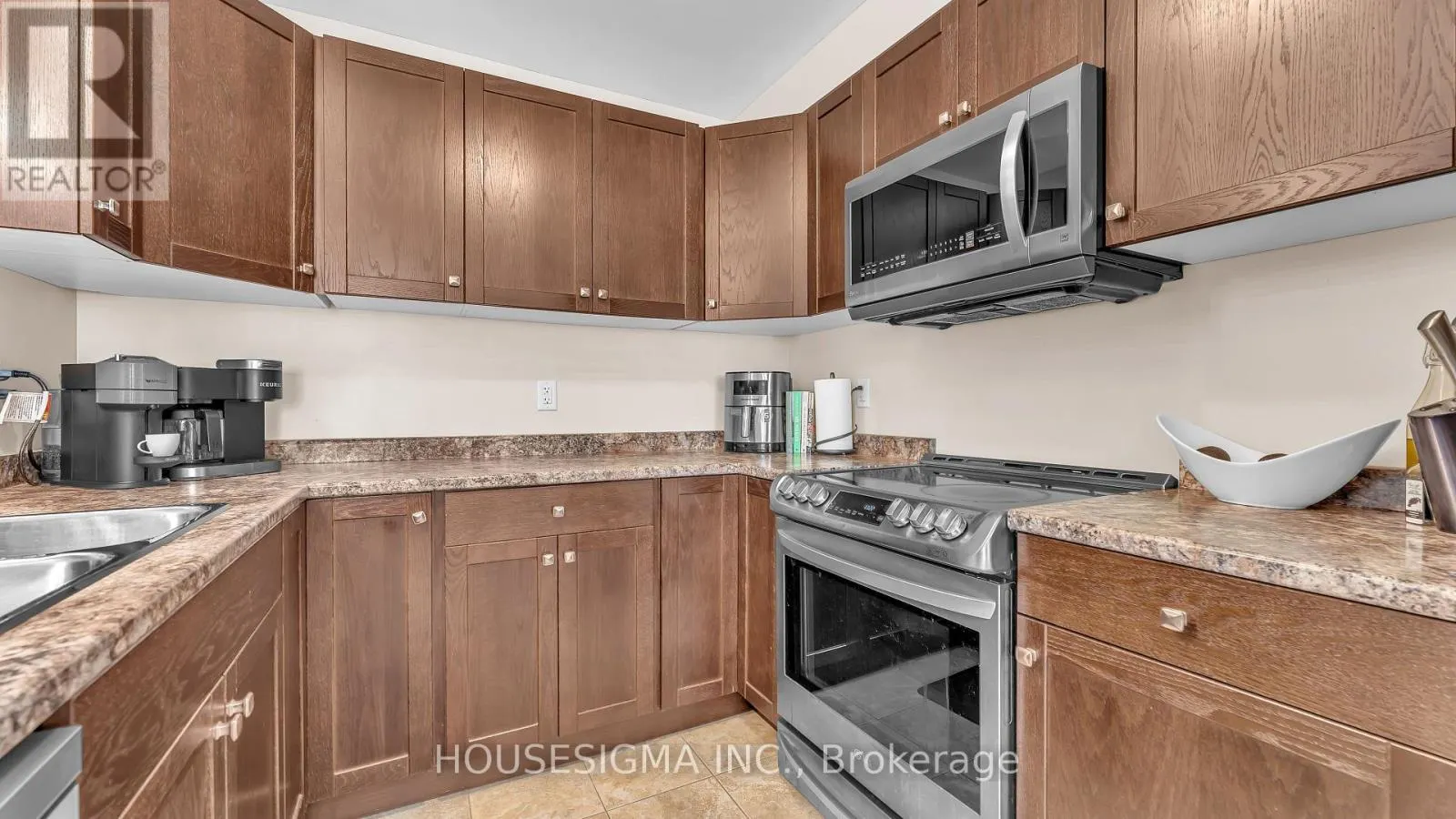 939 SILVERFOX CRESCENT