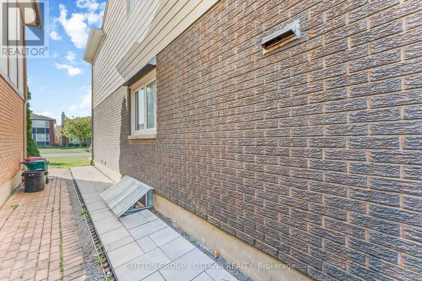 7 CASTLETHORPE CRESCENT
