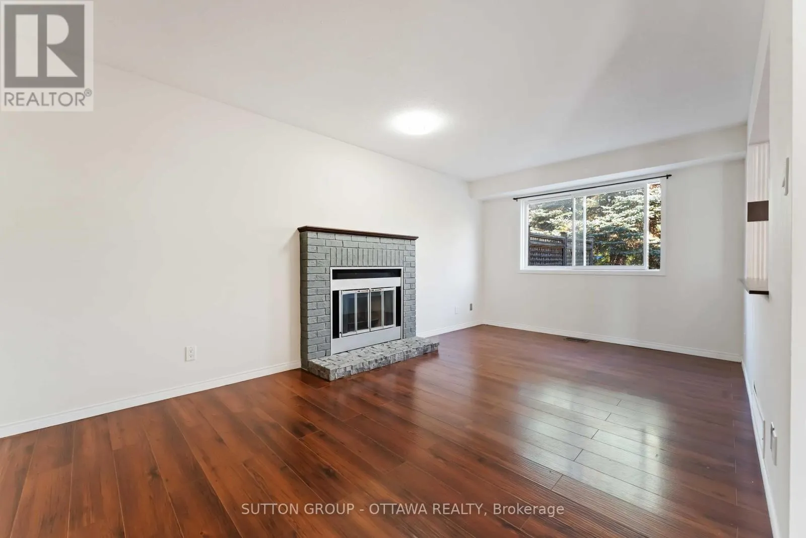 7 CASTLETHORPE CRESCENT