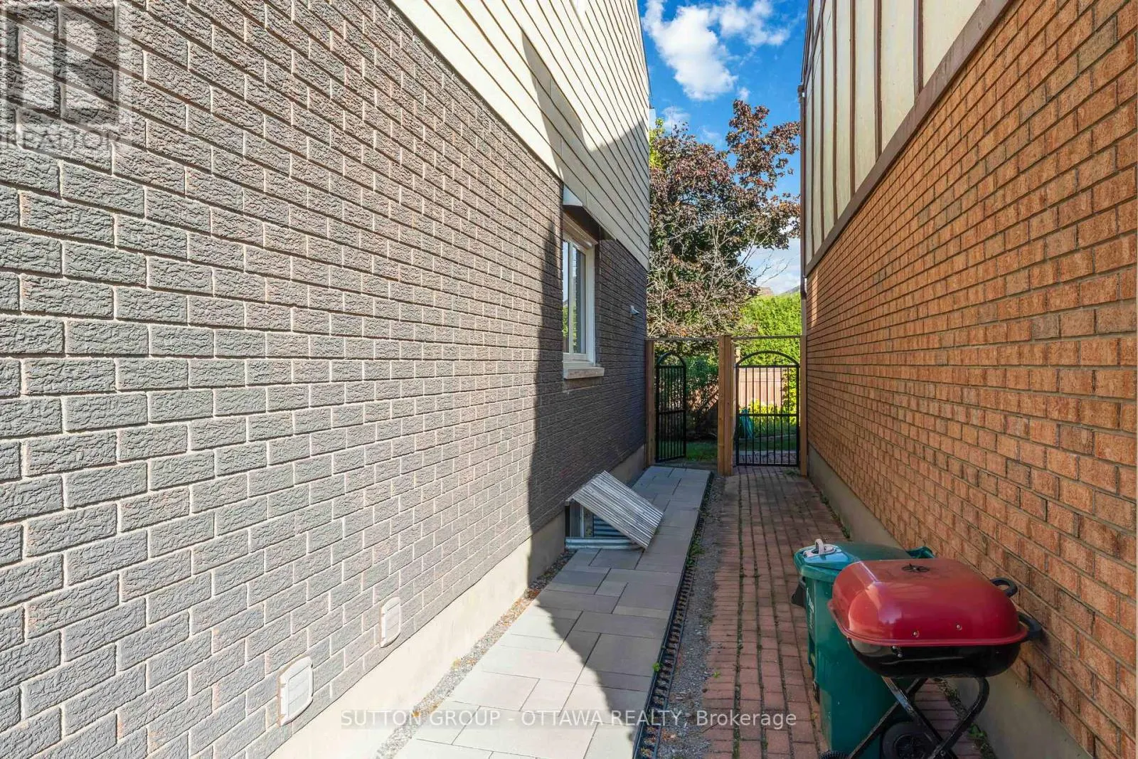 7 CASTLETHORPE CRESCENT