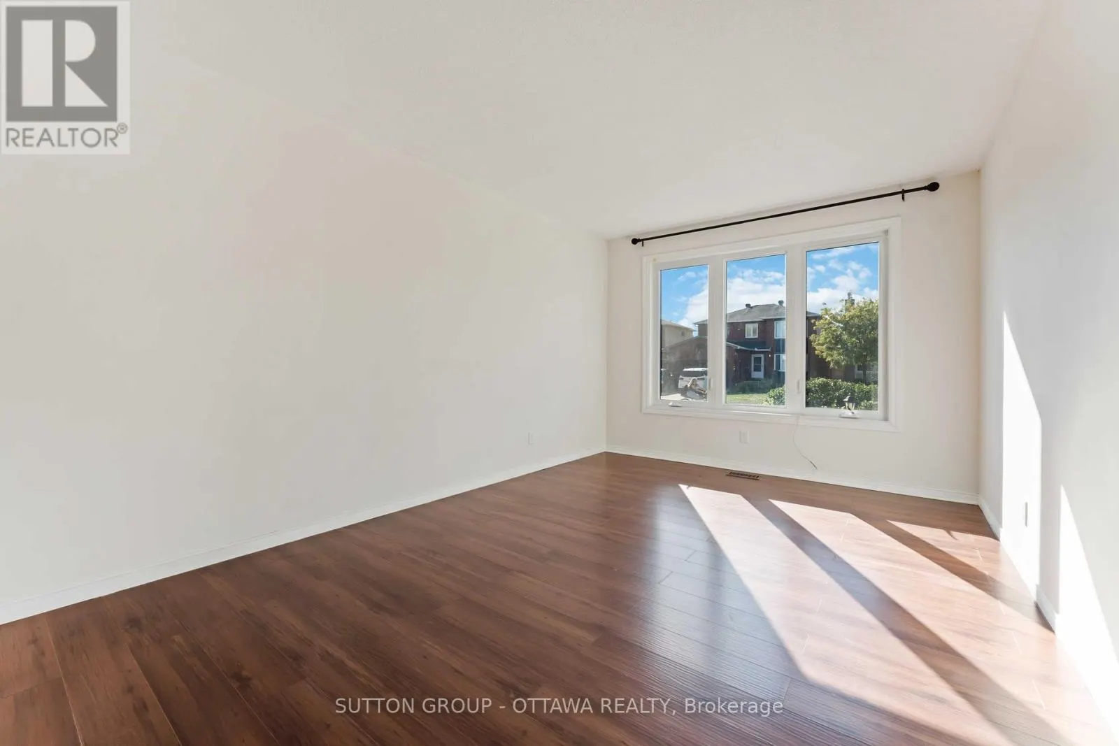 7 CASTLETHORPE CRESCENT