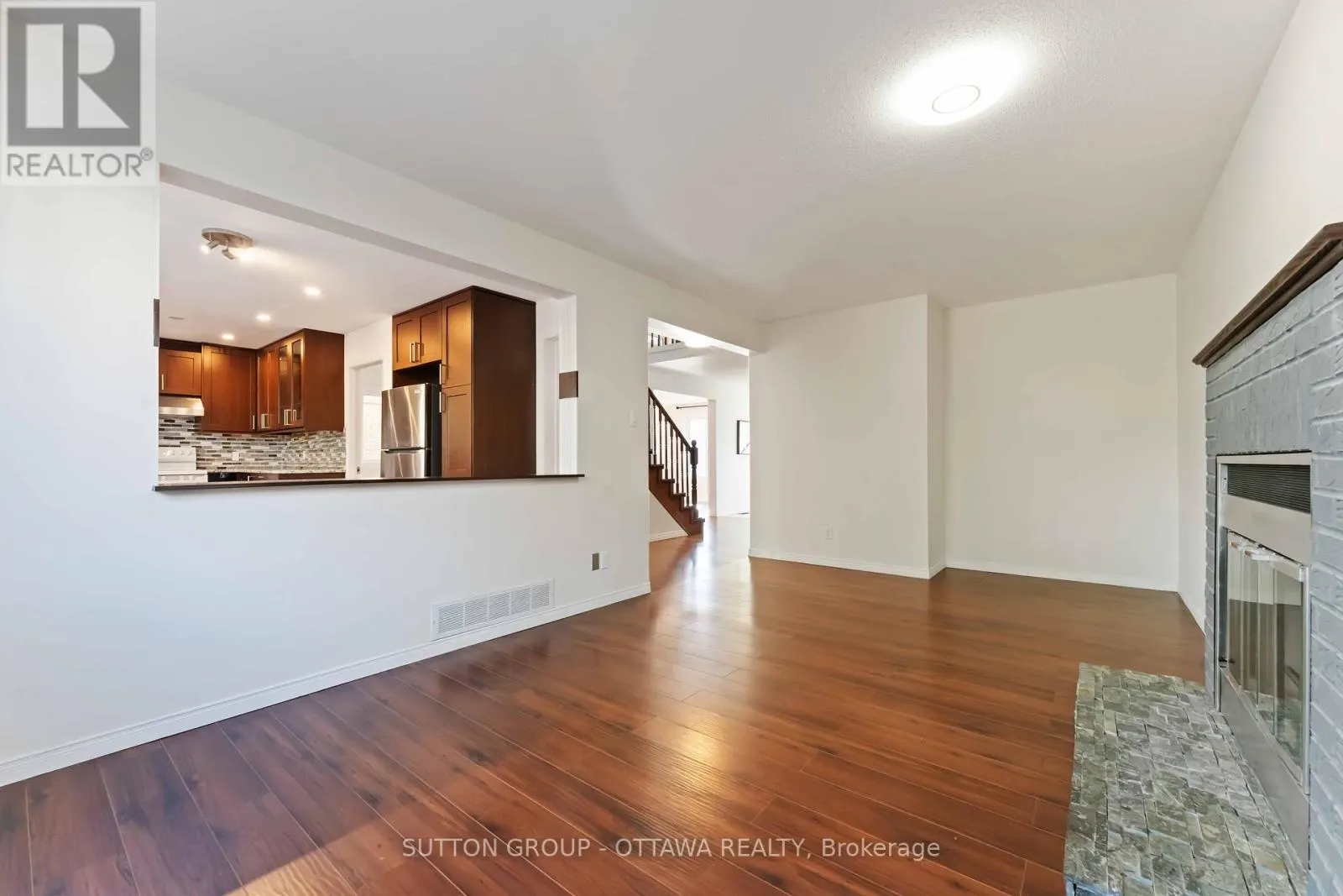 7 CASTLETHORPE CRESCENT