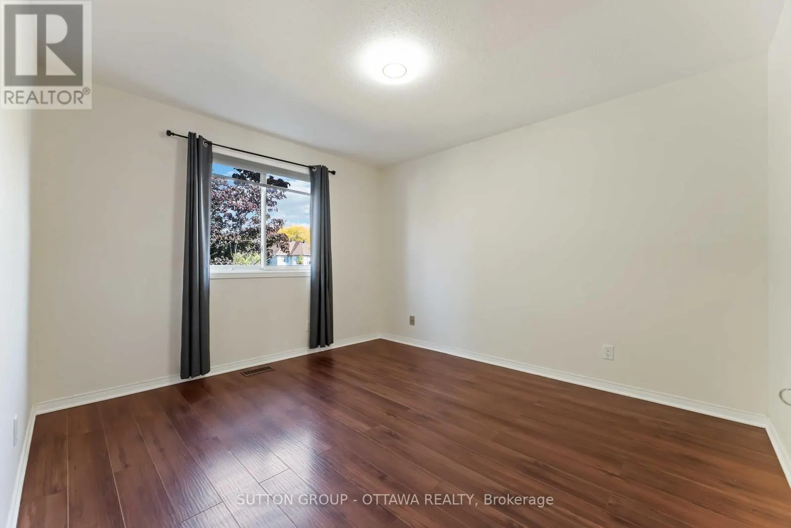 7 CASTLETHORPE CRESCENT
