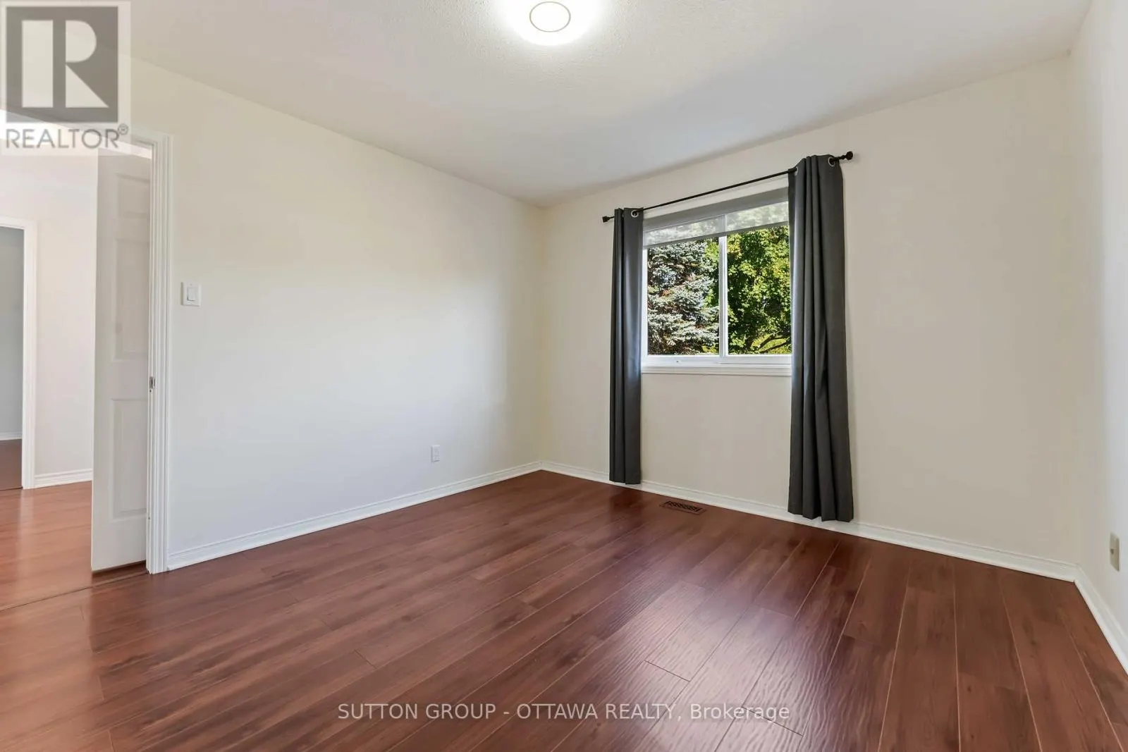 7 CASTLETHORPE CRESCENT