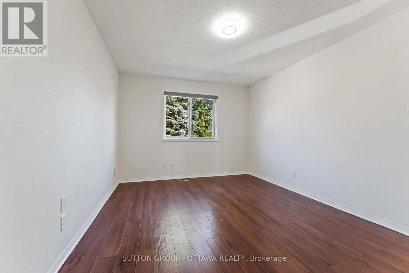 7 CASTLETHORPE CRESCENT