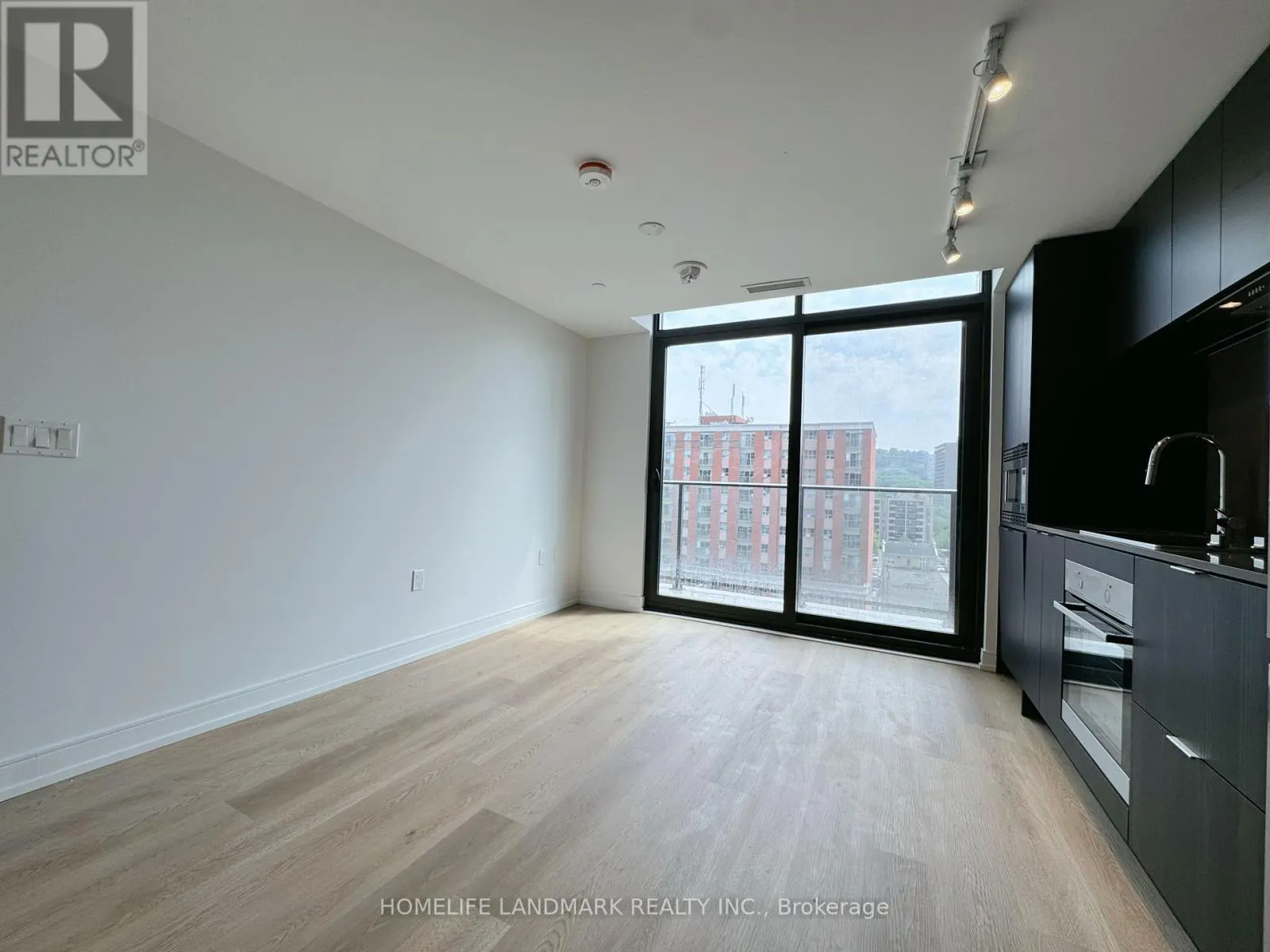 909 - 1 JARVIS STREET