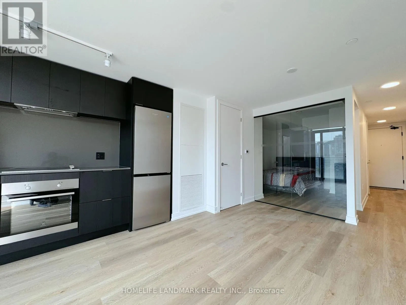 909 - 1 JARVIS STREET