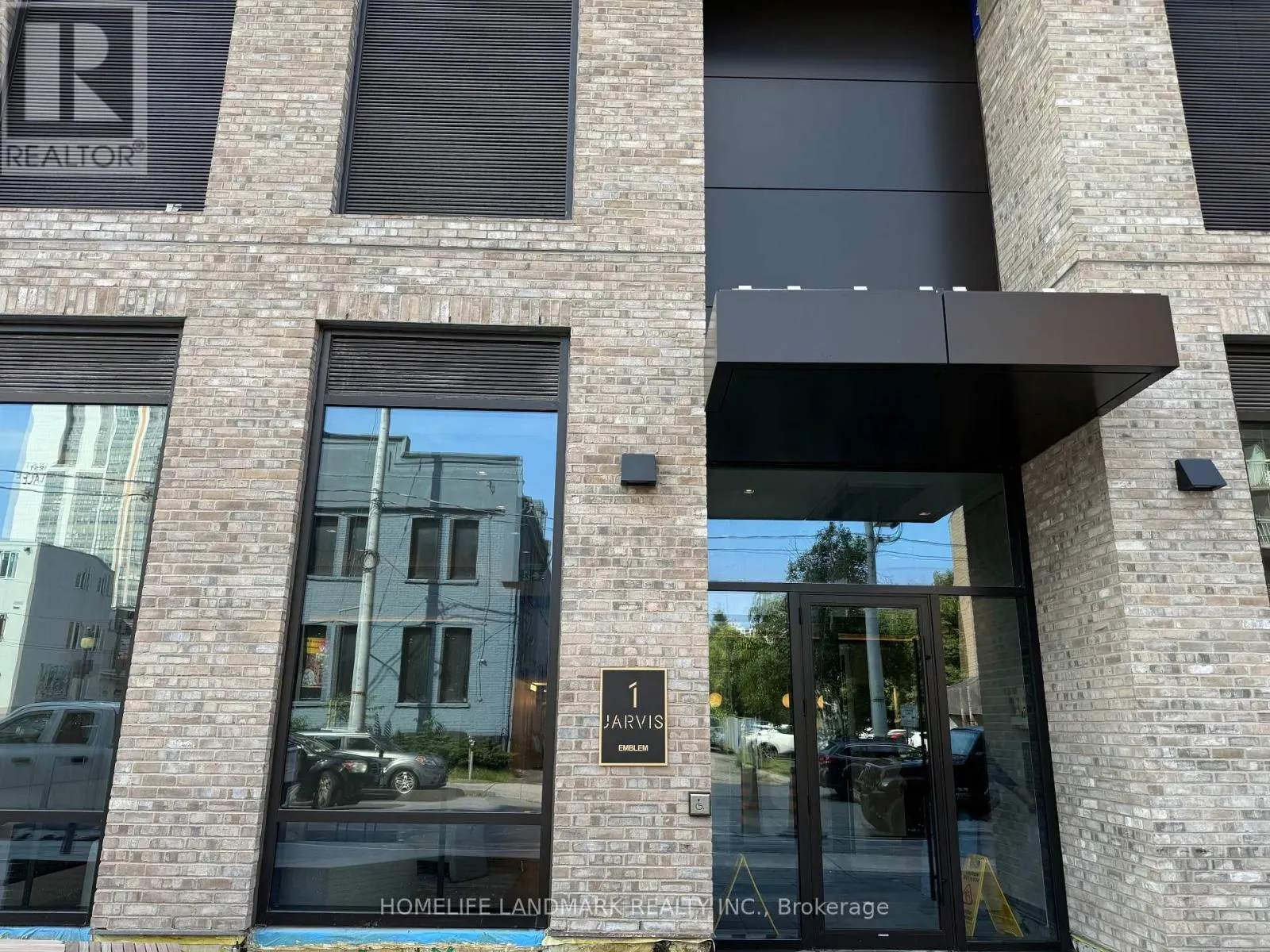 909 - 1 JARVIS STREET