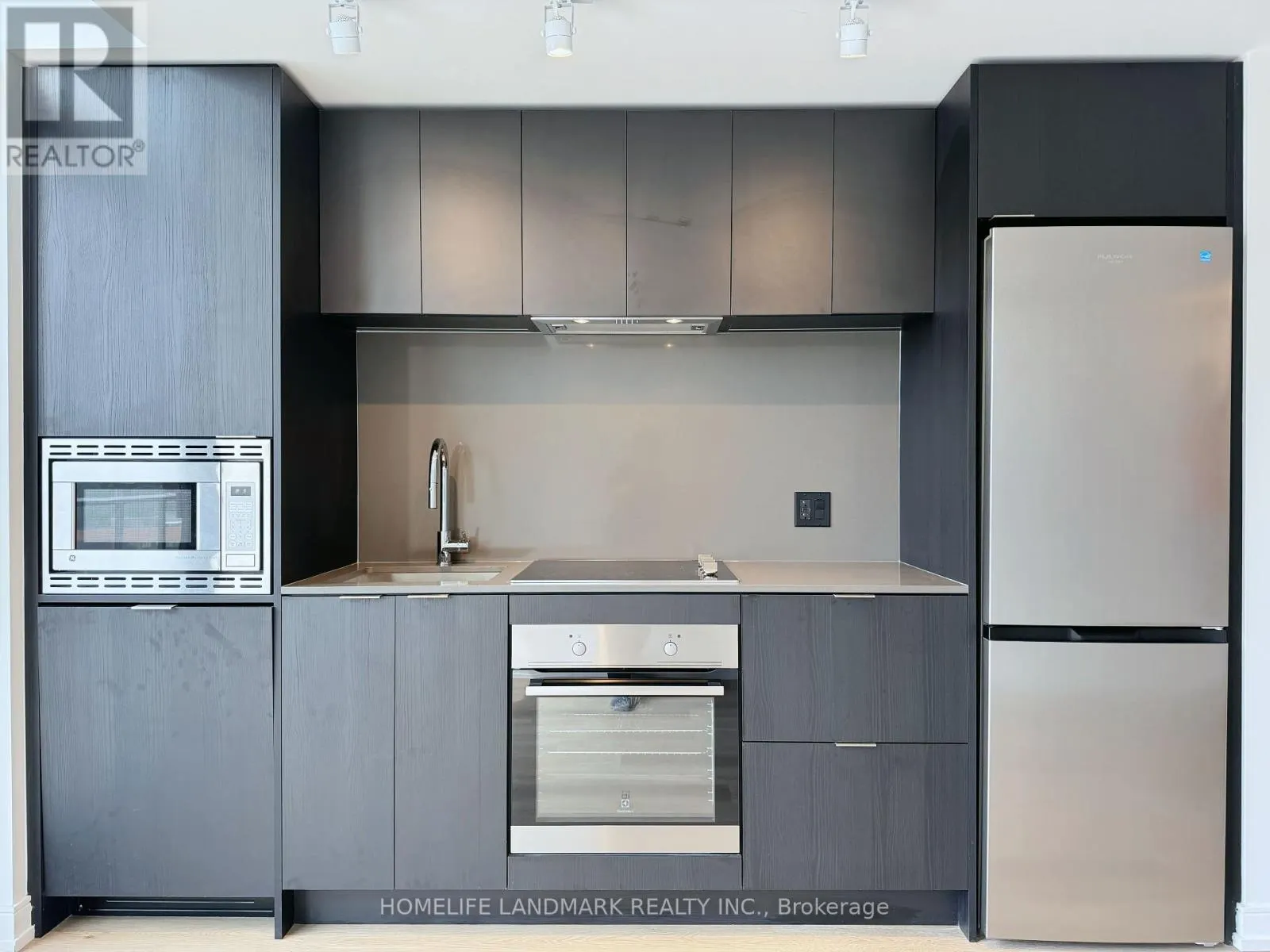 909 - 1 JARVIS STREET