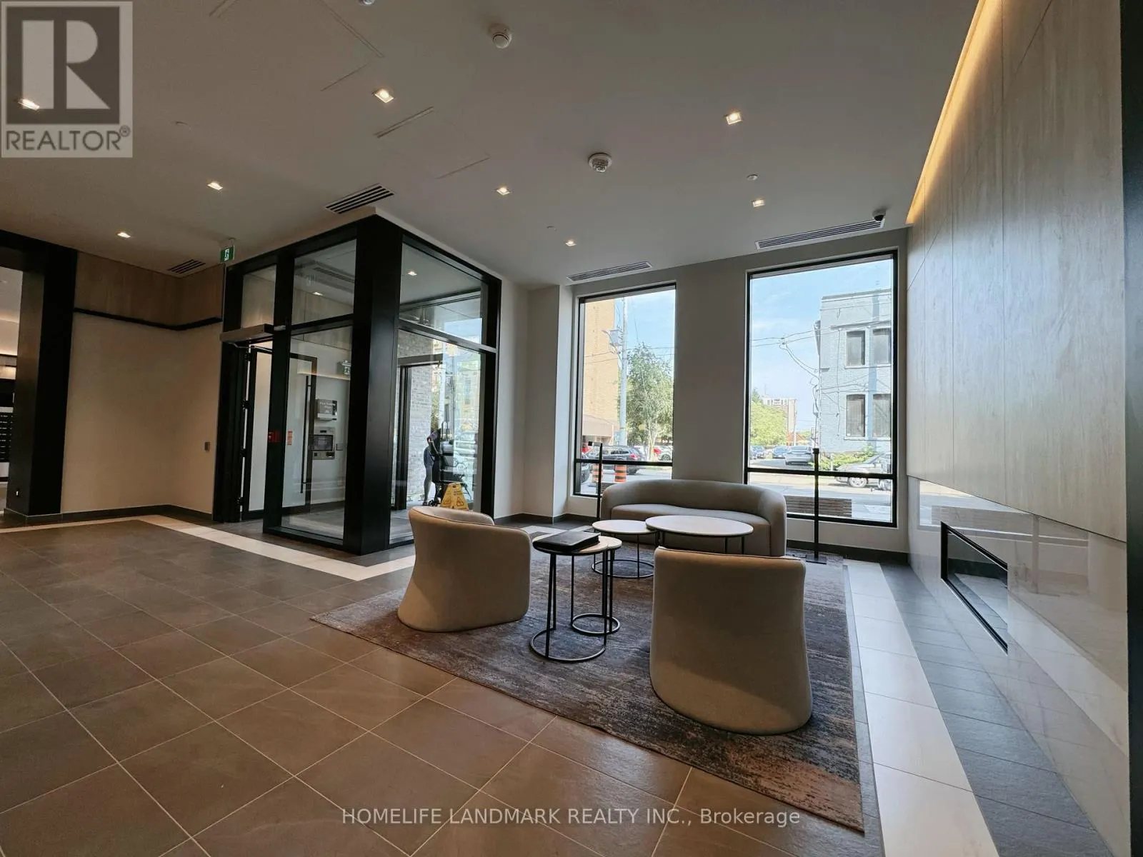 909 - 1 JARVIS STREET