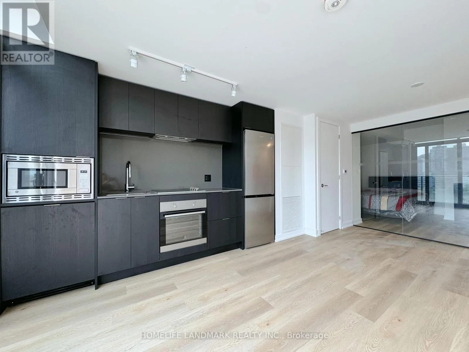 909 - 1 JARVIS STREET