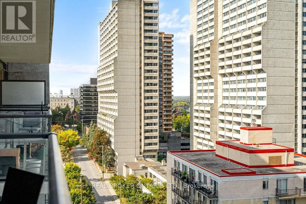 1111 - 224 LYON STREET N