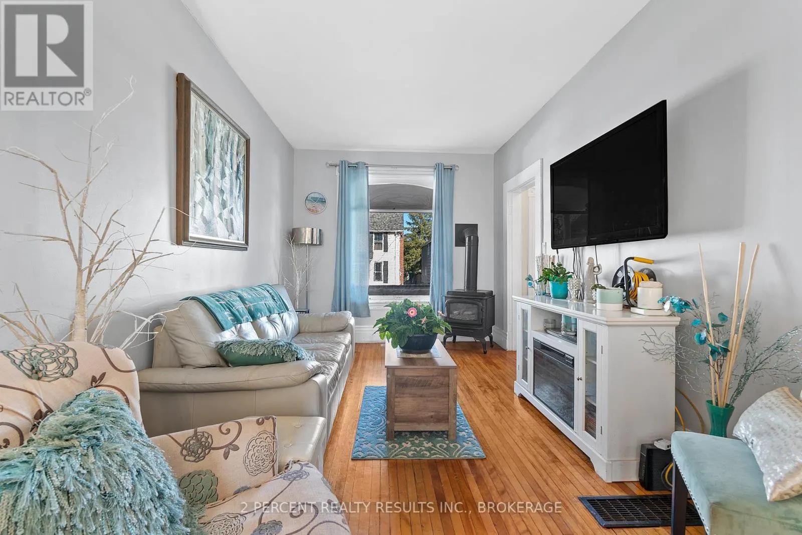 145 PEARL STREET W
