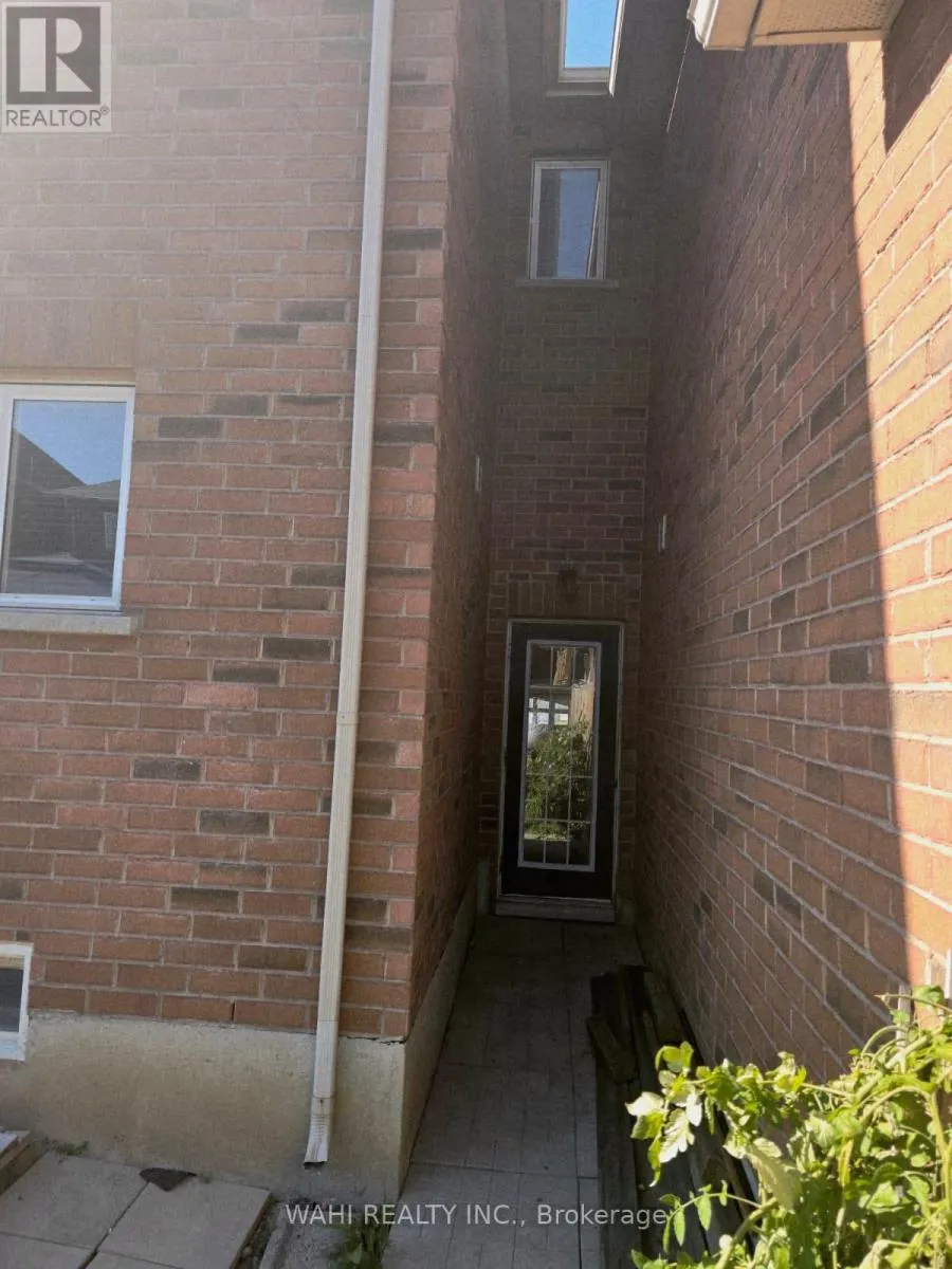 8 LOCKPORT WAY
