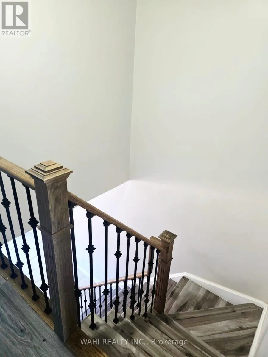 8 LOCKPORT WAY