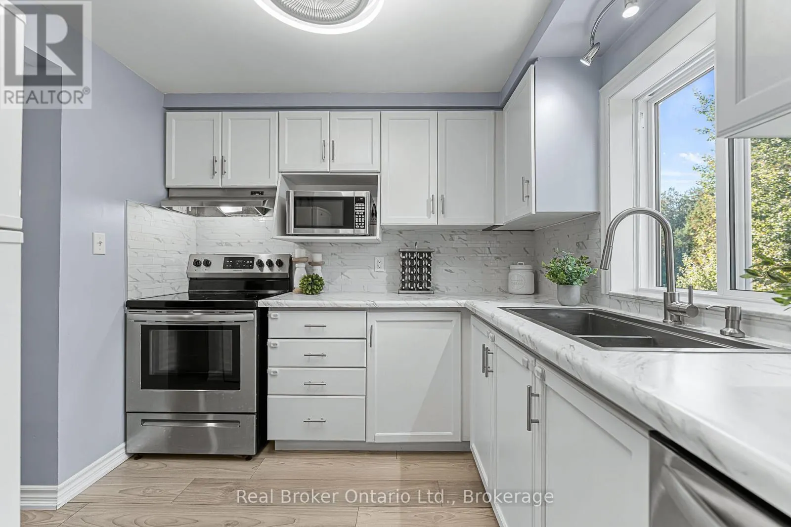 10 - 320 ALMA STREET, #10