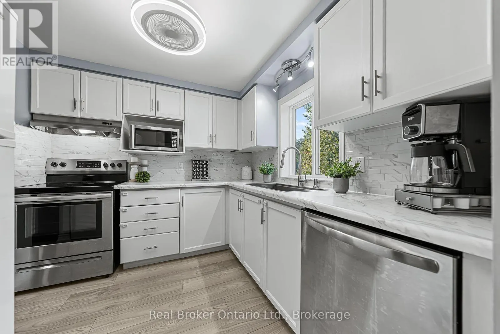 10 - 320 ALMA STREET, #10