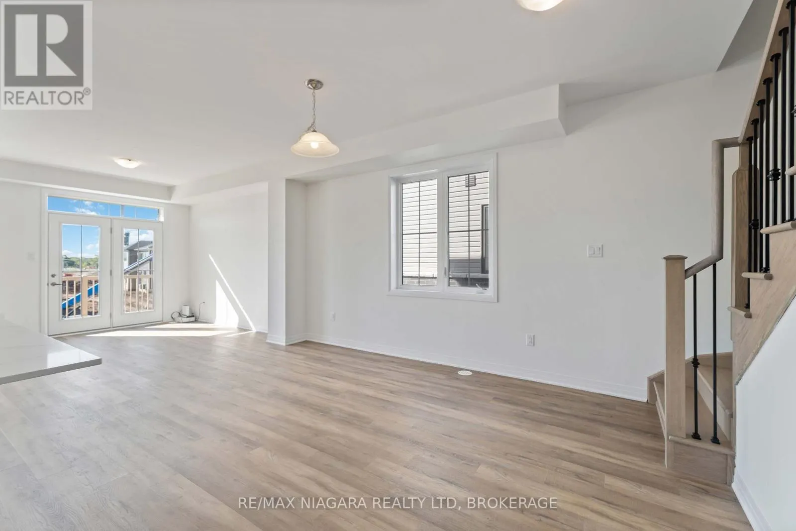 12 FEATHER ROAD