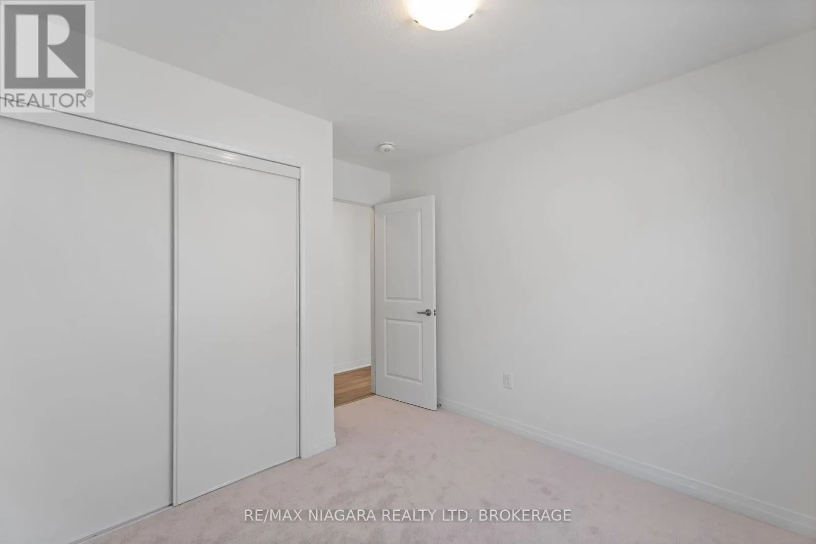 12 FEATHER ROAD