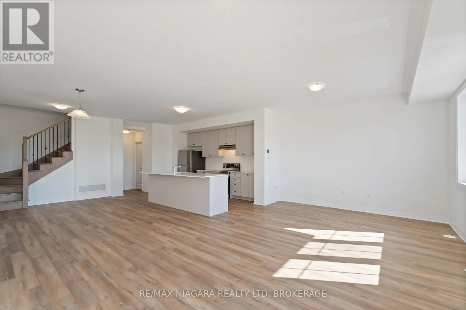 12 FEATHER ROAD