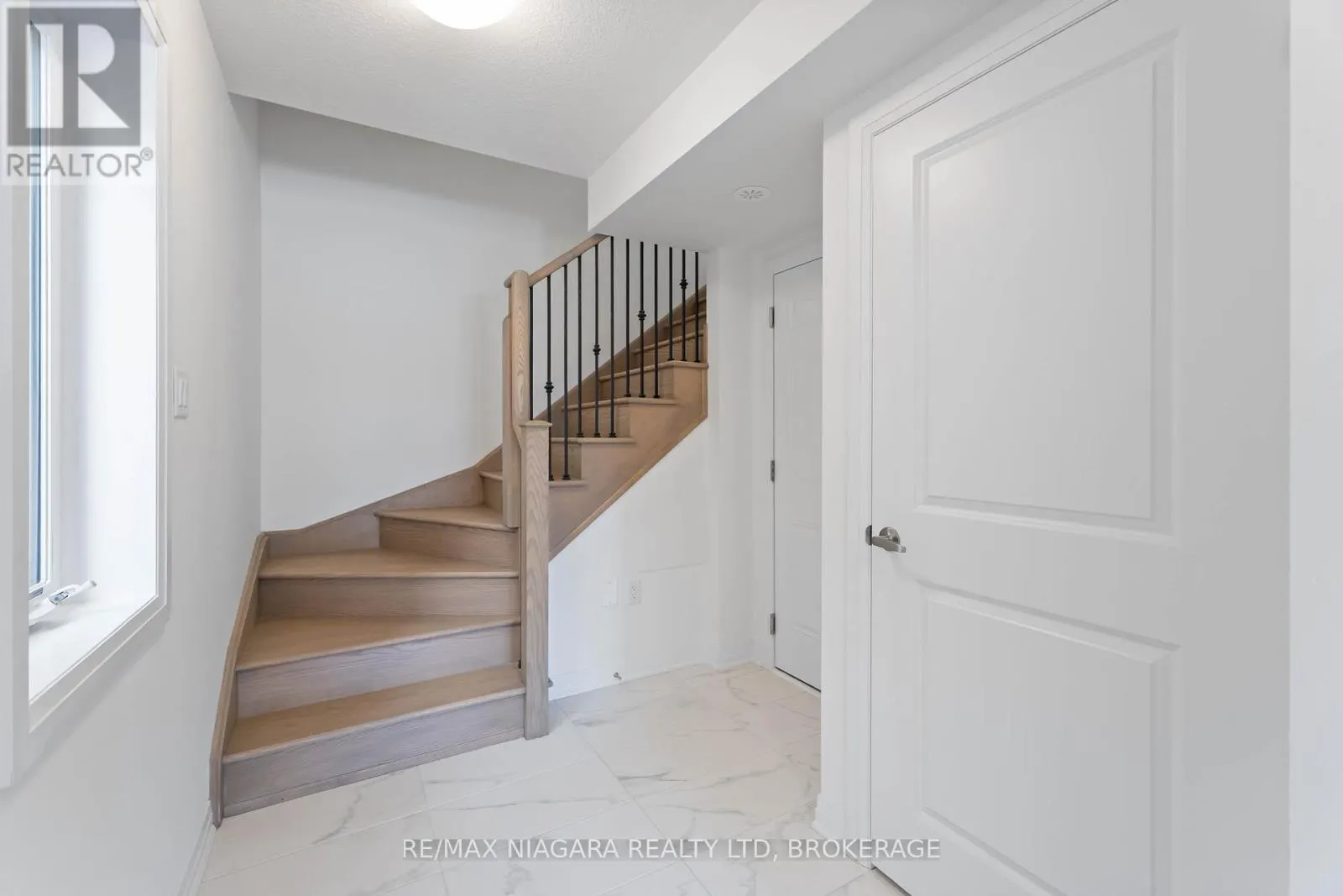 12 FEATHER ROAD