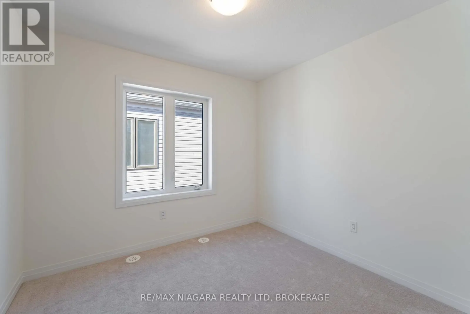 12 FEATHER ROAD