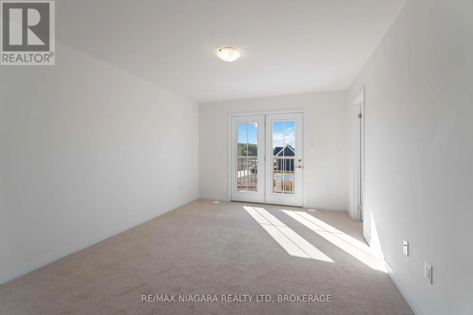 12 FEATHER ROAD