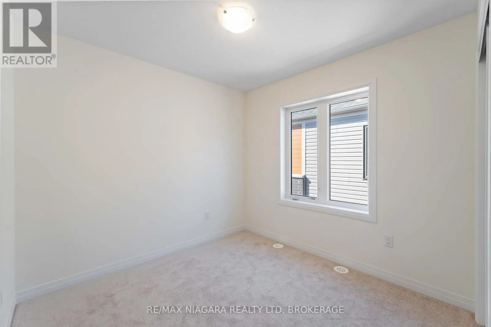 12 FEATHER ROAD