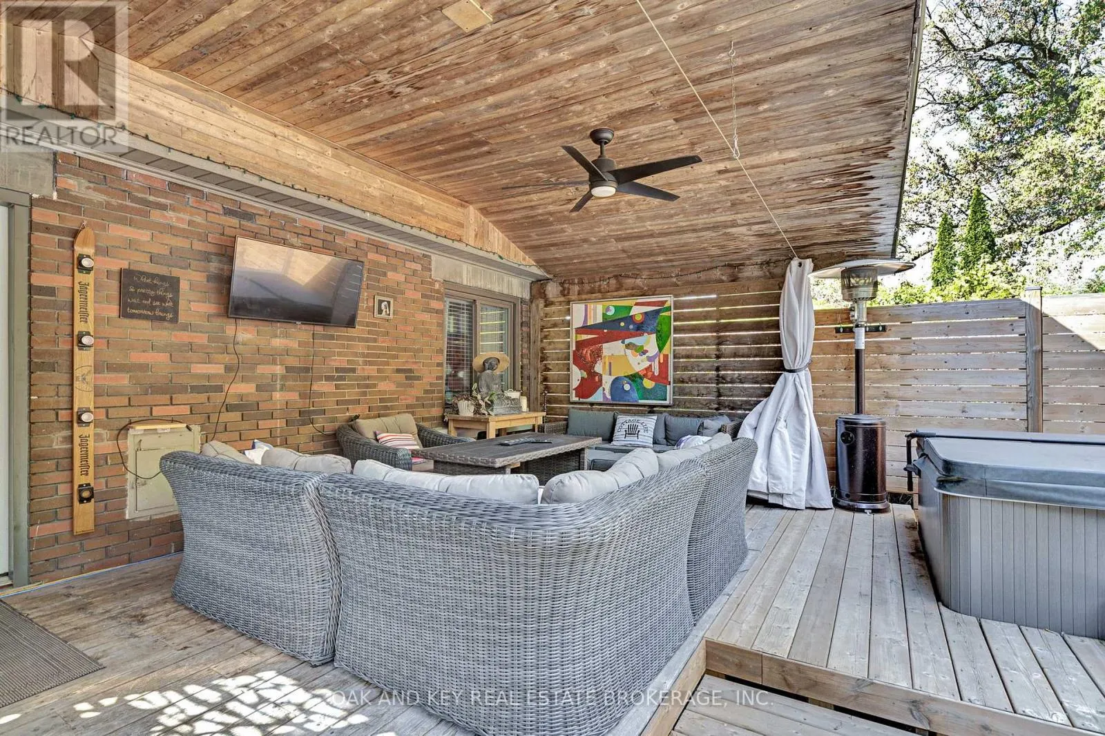 21 FOSTER AVENUE W