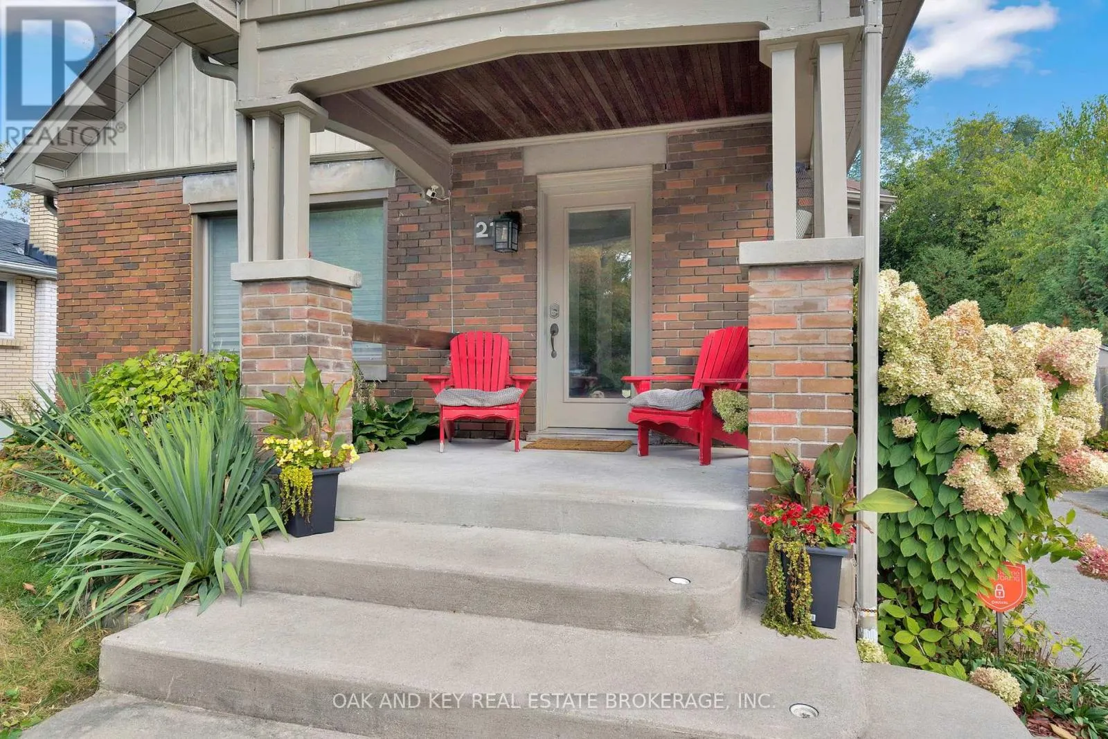 21 FOSTER AVENUE W