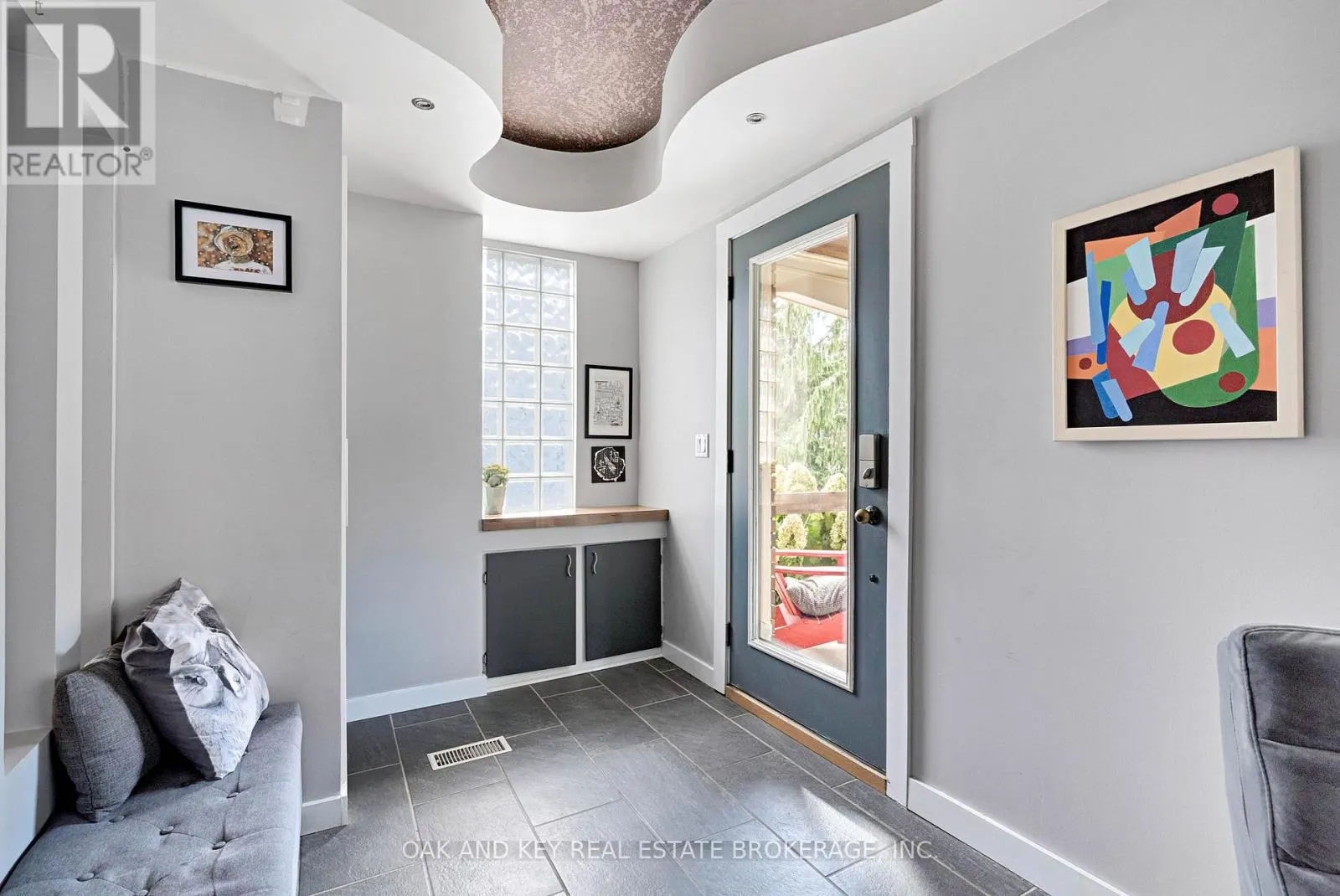 21 FOSTER AVENUE W
