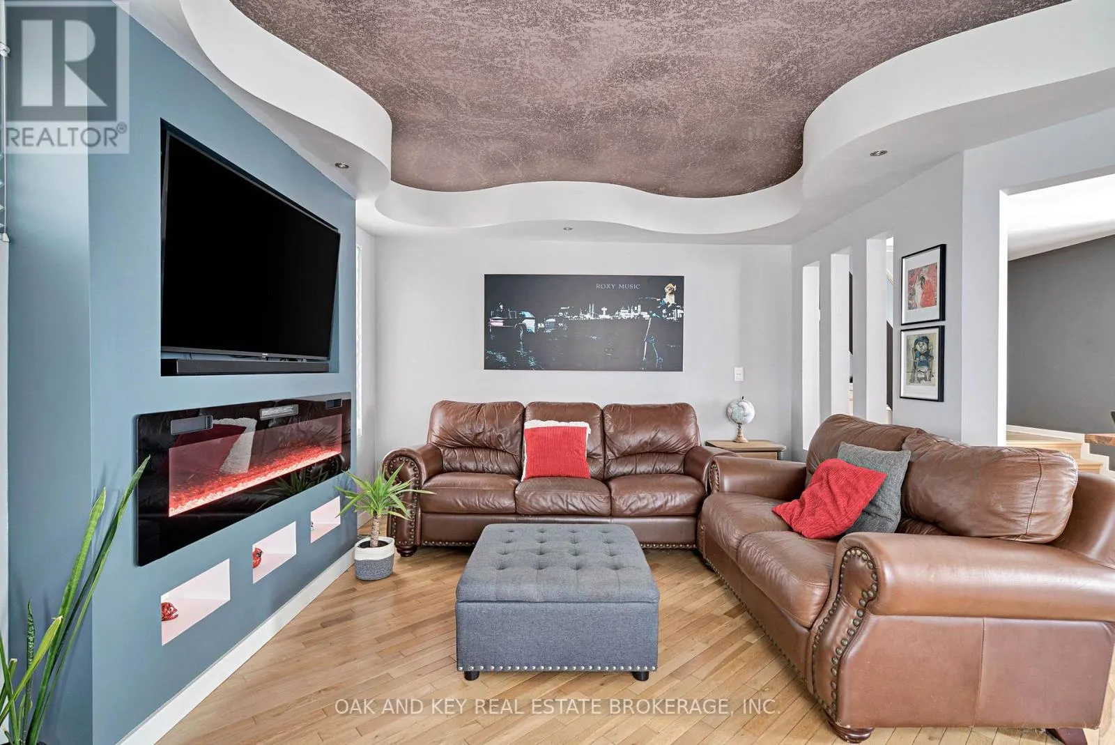 21 FOSTER AVENUE W