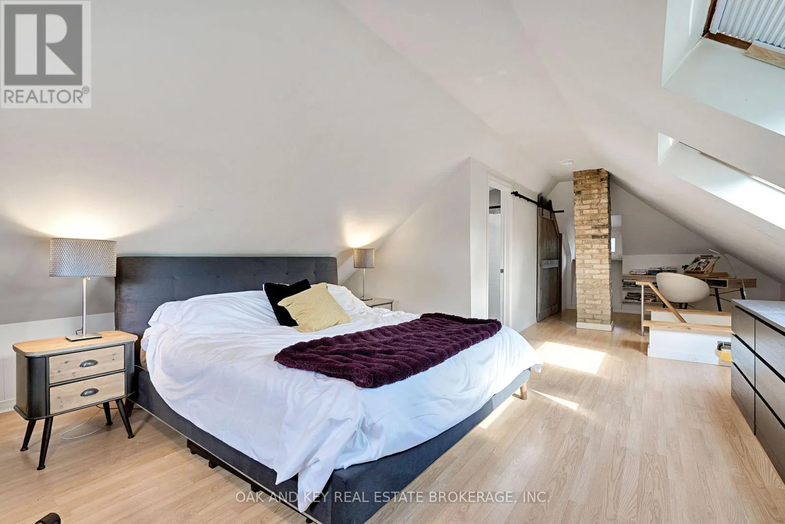 21 FOSTER AVENUE W