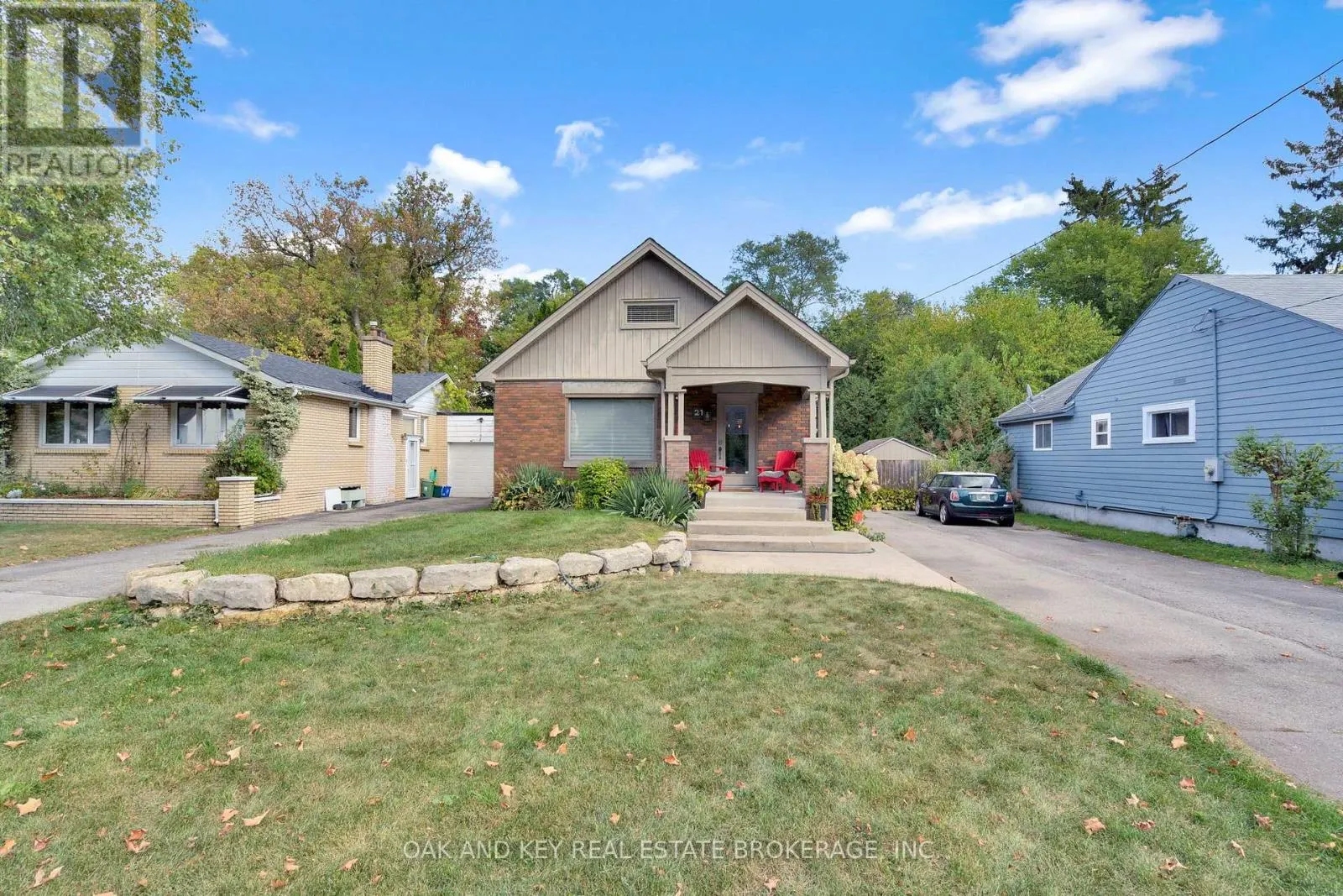 21 FOSTER AVENUE W